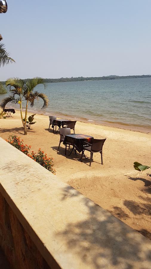 The Palms Beach Hotel And Restaurant Limited Энтеббе Экстерьер фото