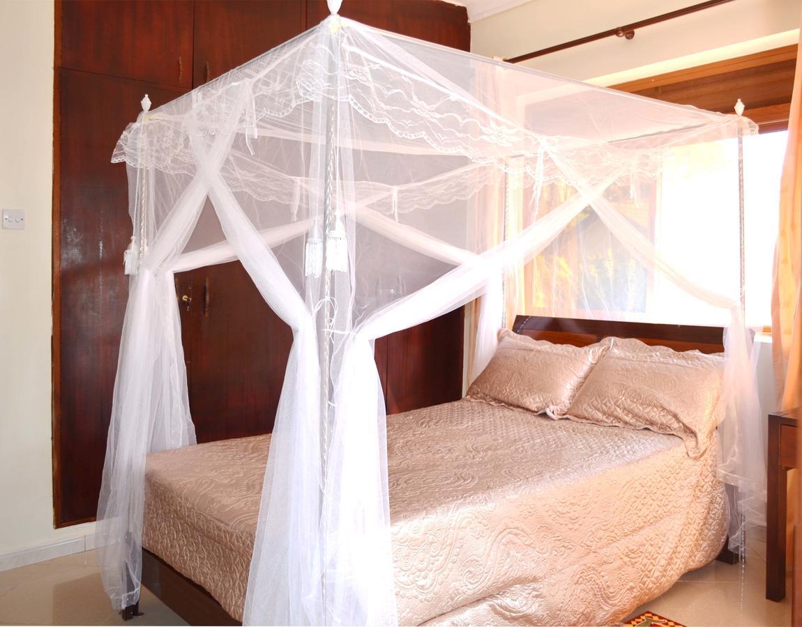 The Palms Beach Hotel And Restaurant Limited Энтеббе Экстерьер фото